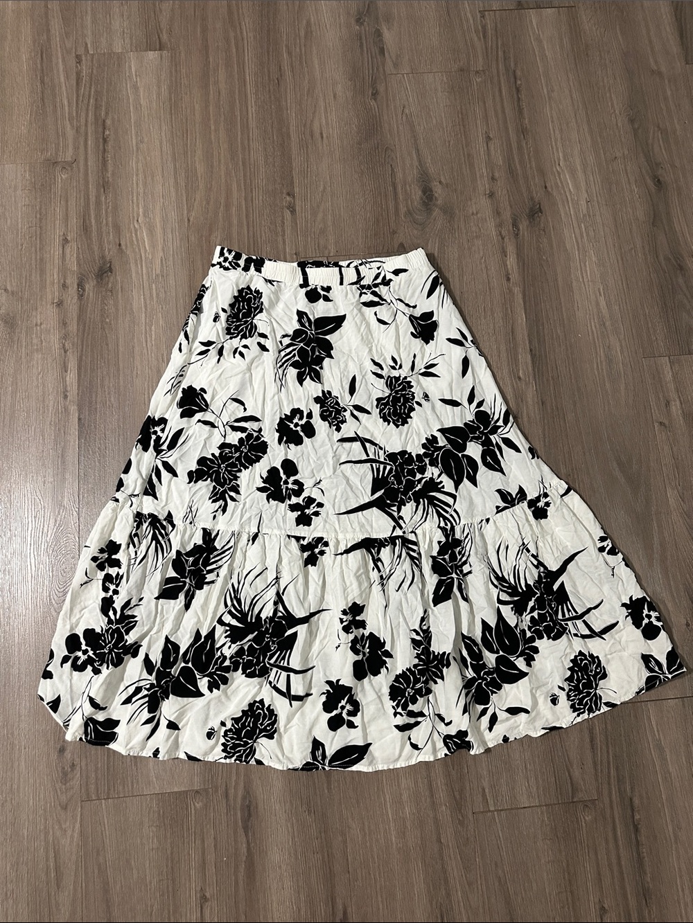 Ellen Tracy Black & White Floral Maxi Skirt With Pockets